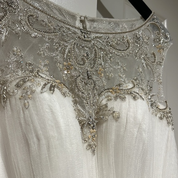 Brand new, never been worn wedding dress - Picture 7 of 14